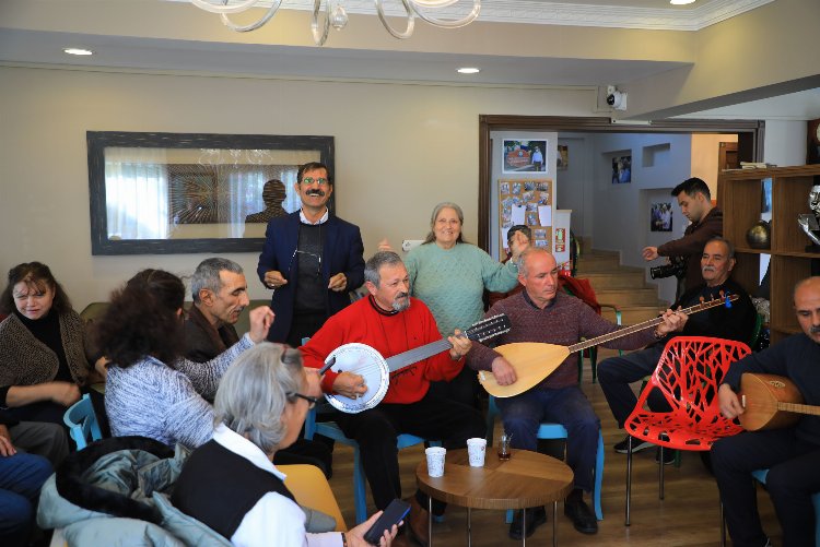 100 Yaş Evleri’nde ikinci baharı yaşıyorlar