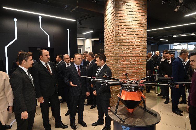 Bakan Kacır’dan KAPSÜL’e ziyaret