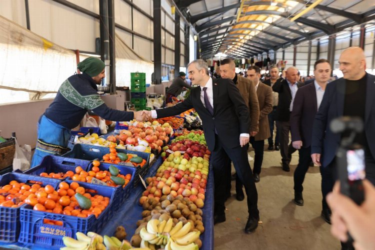 Bünyamin Çiftçi, çarşı pazar geziyor