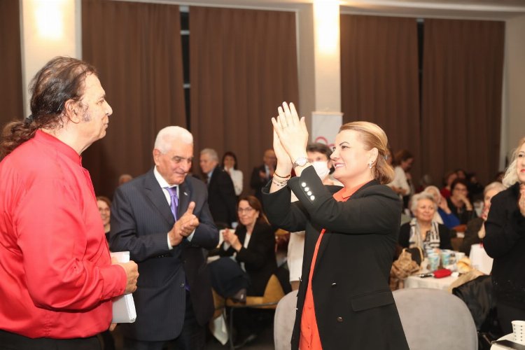 İstanbul Kültürler Korosu İzmit’te büyüledi