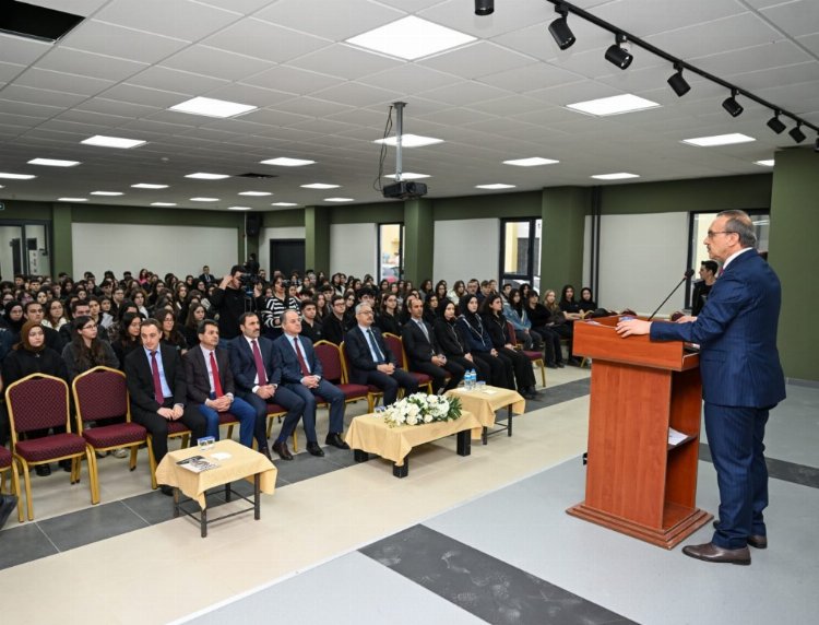 Kocaeli Valisi Seddar Yavuz öğrencilerle buluştu