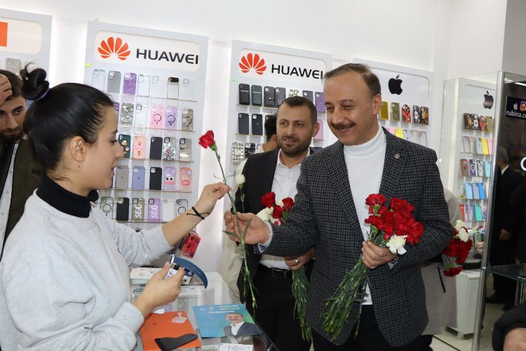 Mardin’de Başkan adayı Erin bowlingde hünerlerini sergiledi