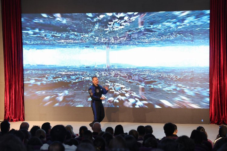 Bakan Kacır ve ilk Türk astronot Gezeravcı Dokuz Eylül’de