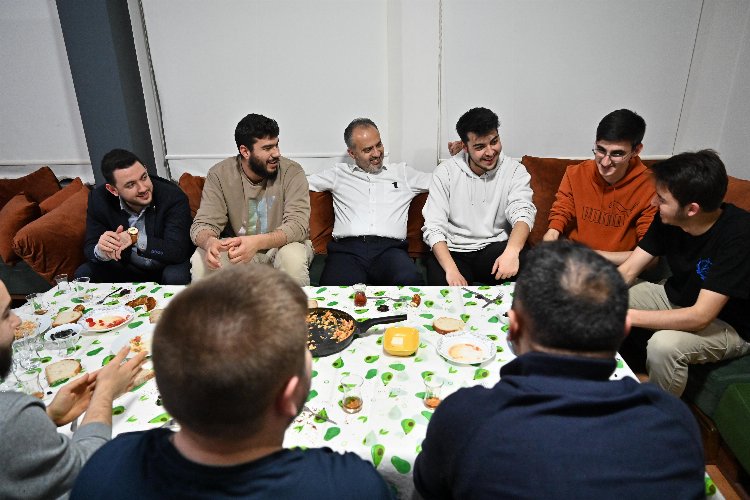 Başkan Aktaş gençlerle sahur yaptı
