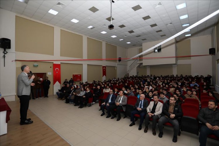 Başkan Taban tecrübelerini gençlerle paylaştı