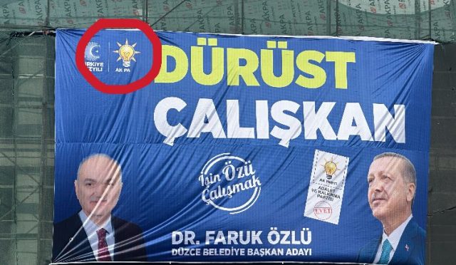 Duzcede-AK-Parti-afislerinde-buyuk-hata.jpeg