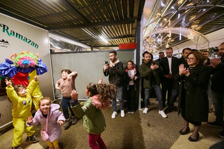 Gaziantep’in Ramazan Sokağı dolu dolu