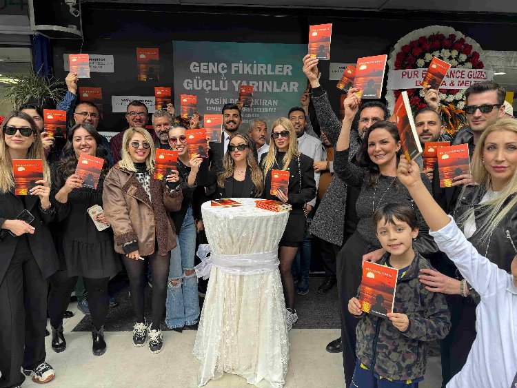 İzmir’de bağımsız genç başkandan imza günü