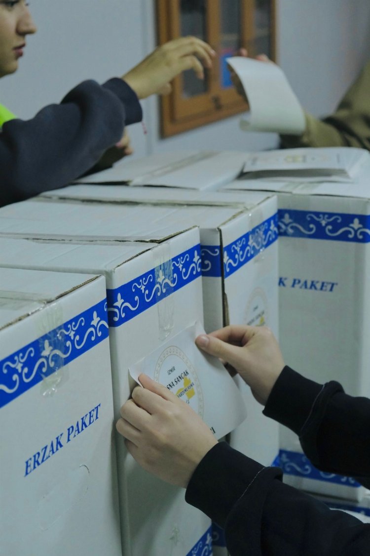 İzmirli genç Boşnaklardan Ramazan yardımı