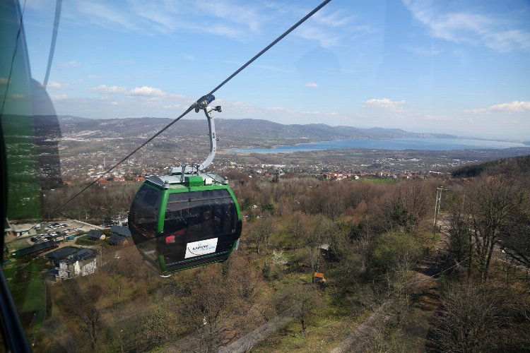 Kartepe’de teleferiğin ilk yolcusu 1 yaşındaki Mila bebek