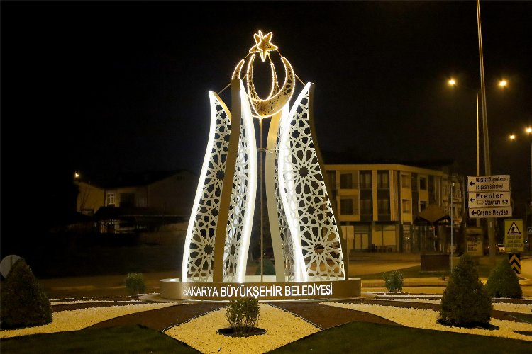 Sakarya caddelerinde ay yıldız güzelliği