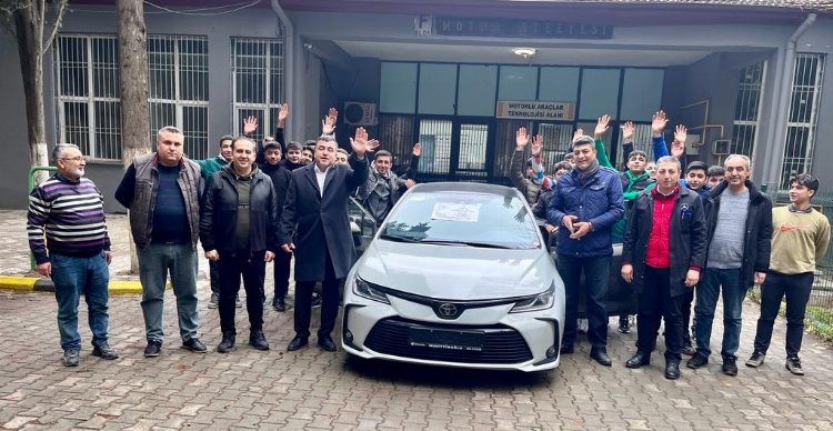 Toyota’dan afet bölgesindeki 20 okula ekipman desteği