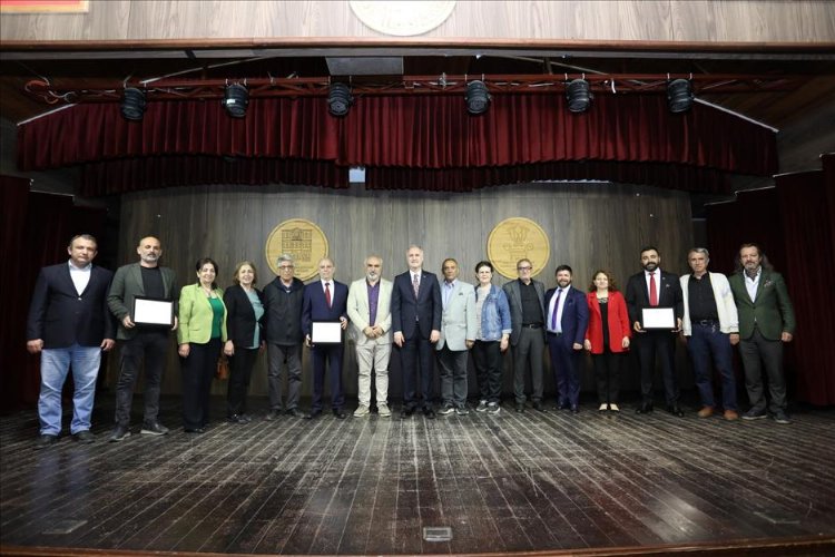 Başkan Alper Taban mazbatasını aldı
