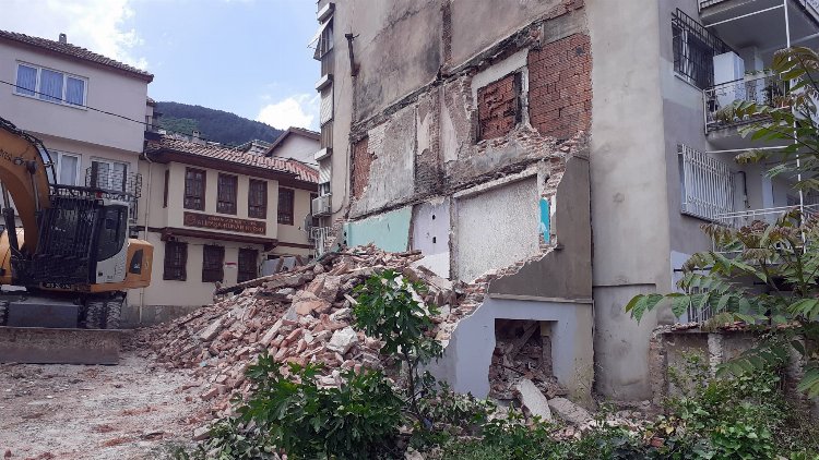  Bursa Osmangazi’de metruk bina talimatı