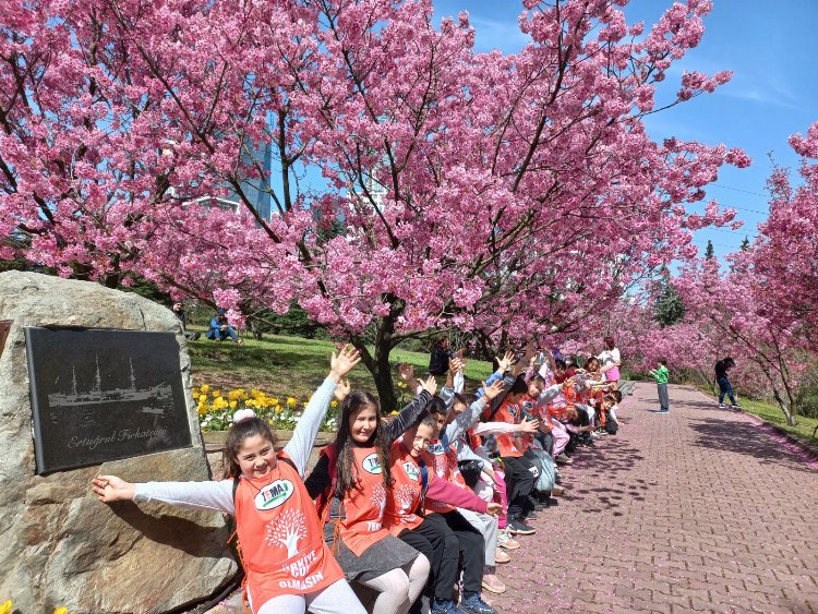 Çocuklar bitkilerin büyüleyici dünyasını keşfediyor