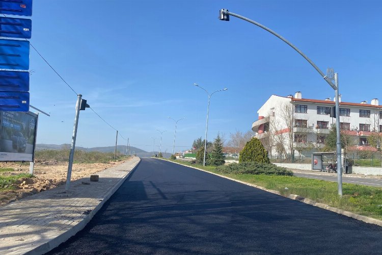 Kocaeli İzmit’te asfalt ve kaldırım çalışması