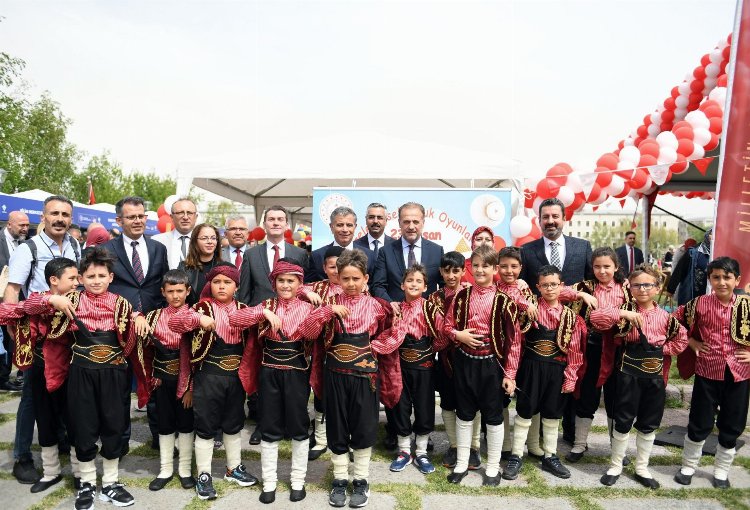 TBMM bahçesinde renkli buluşma