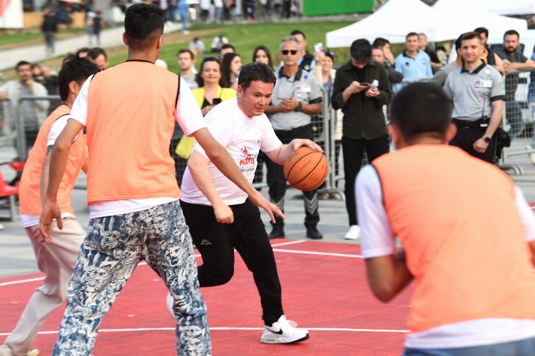 Bursa’da başkanlardan 19 Mayıs’a yakışan maç