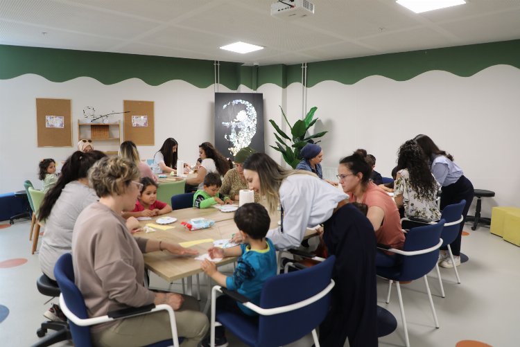 Çocukların yüzü gülüyor anneler mutlu oluyor