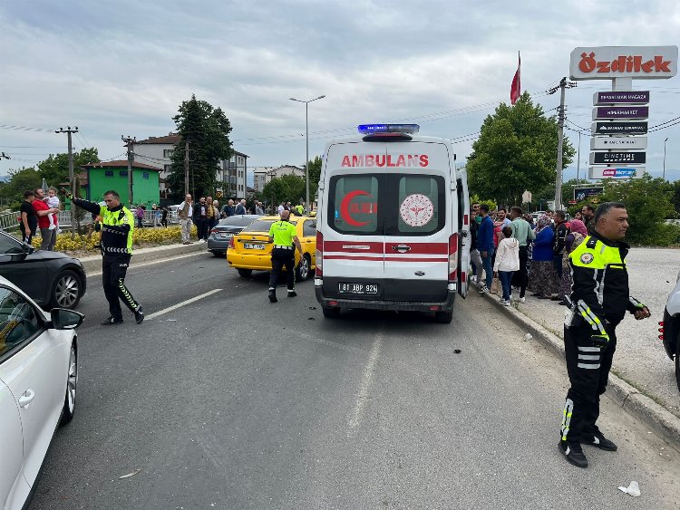 Düzce’de trafikte yarış kazayla sonuçlandı!