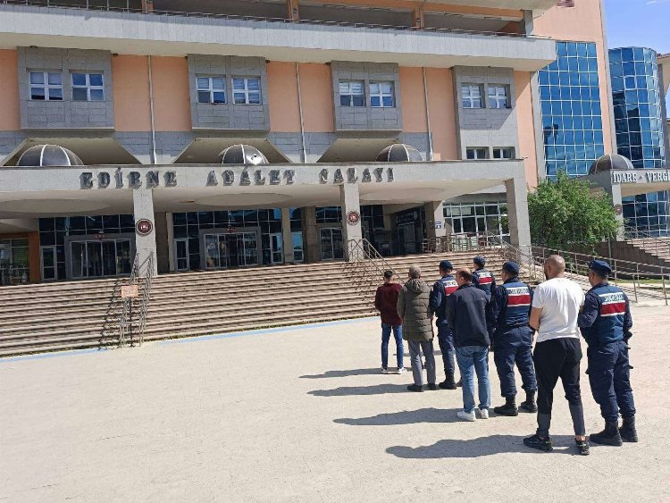 Edirne Jandarması aranan dolandırıcıları yakaladı