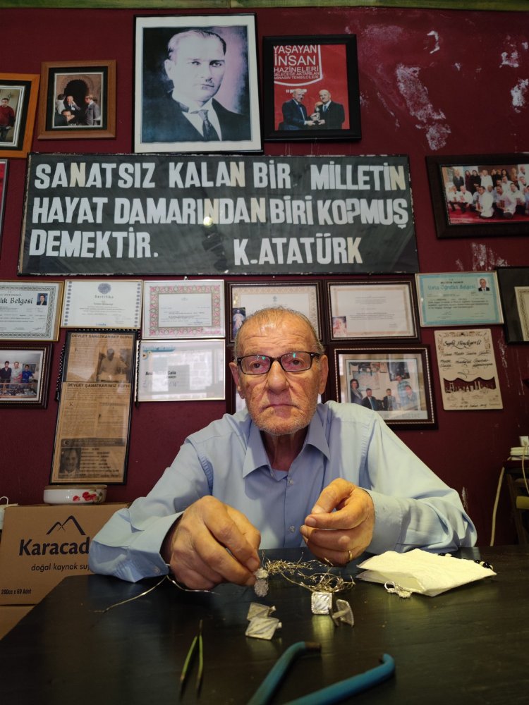 Eşi ile birlikte 70 yıldır telkariye hayat veriyorlar