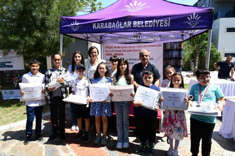 İzmir Karabağlar’da Başkan Kınay çocuklardan söz aldı