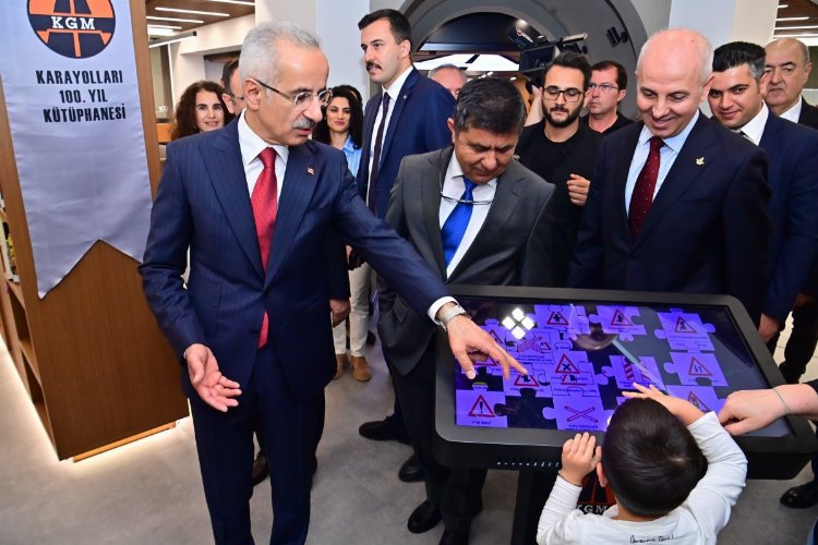 Karayolları arşivi 100. Yıl Kütüphanesi’nde buluştu