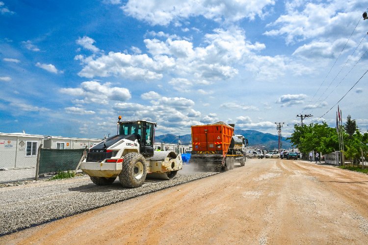 Malatya Yeşilyurt’ta yol çalışmaları devam ediyor