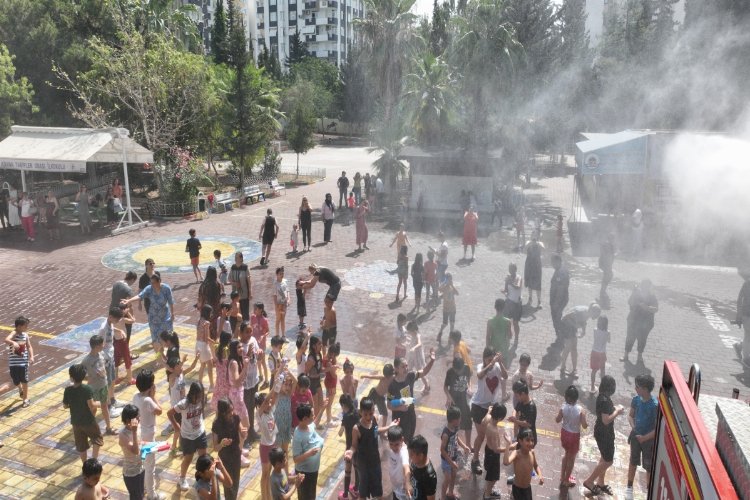 Adana İtfaiyesi’nden serinleten sürpriz