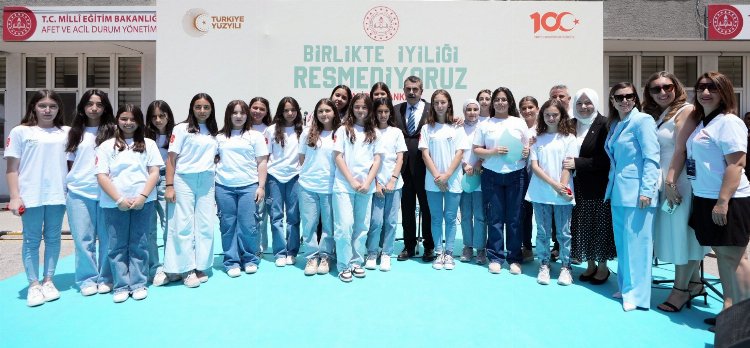 Bakan Tekin birlikte iyiliği resmetti!