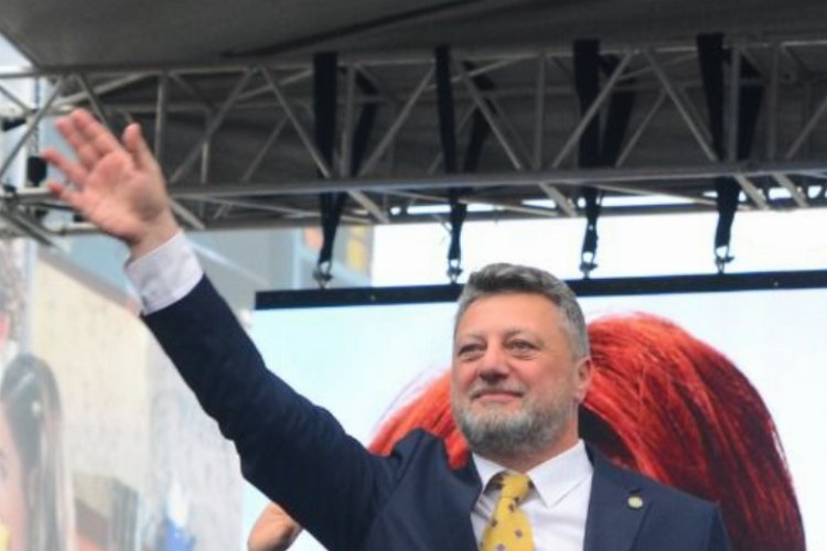 “Siz mevcut anayasaya uyun o halka yeter!”