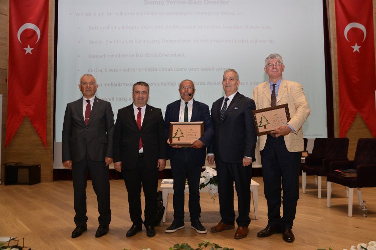 İzmir’de ekonomi konuşuldu