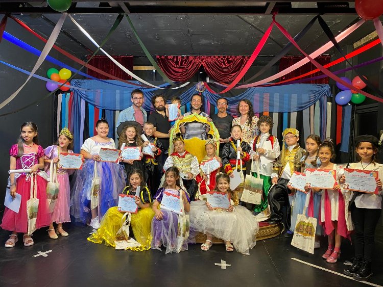 İzmit’te minik tiyatrocular yetenekleri sahneye taşıdı