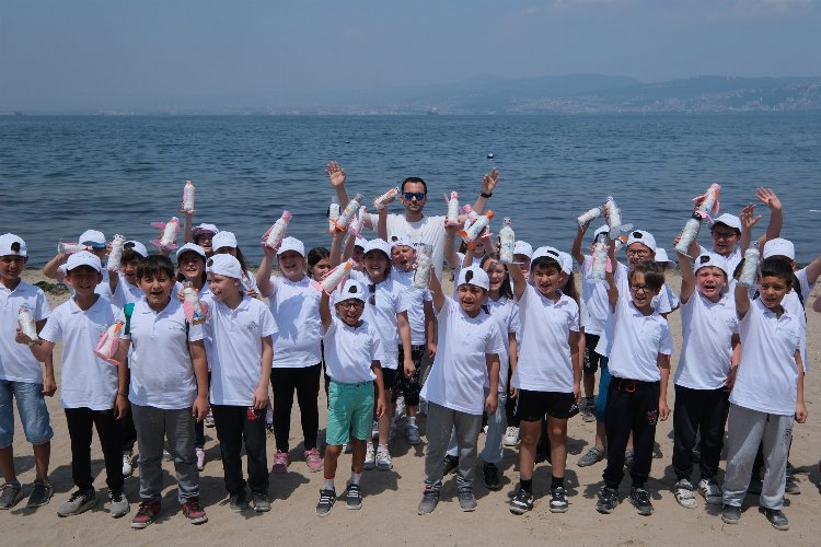 Kocaeli sahilinde 2.1 ton atık topladı