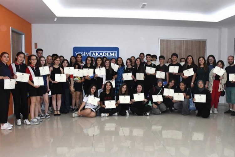 Yeşim’in genç gönüllülerin sertifika heyecanı