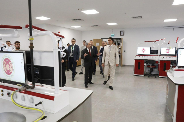 Ankara Üniversitesi Diş Hekimliği’ne iki ‘dost’ ünvan