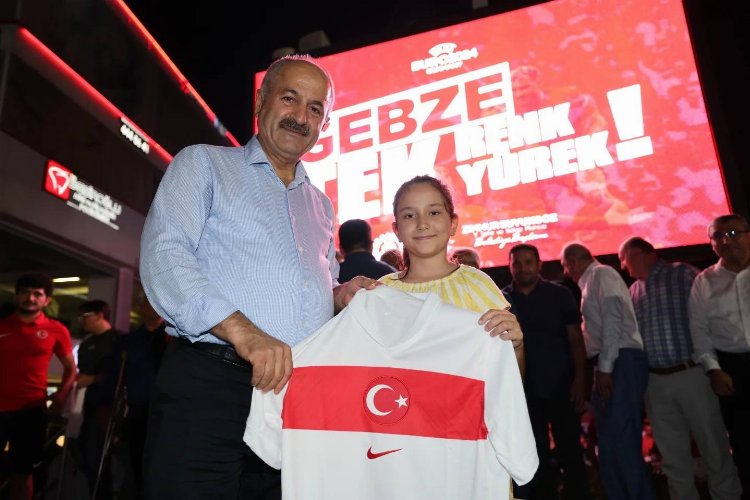 Gebze’de meydanda Milli Takım coşkusu