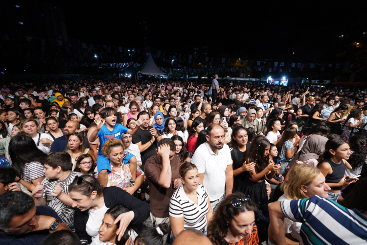 Melis Fis sevenleriyle Beylikdüzü’nde buluştu